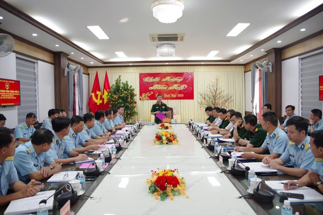 Bộ Quốc Ph&ograve;ng kiểm tra sẵn s&agrave;ng chiến đấu v&agrave; ch&uacute;c Tết Sư đo&agrave;n 377- Ảnh 2.