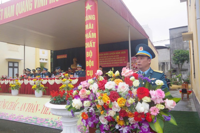 Thiếu tướng Ng&ocirc; Quốc Chung dự, chỉ đạo Lễ ra qu&acirc;n huấn luyện năm 2026 tại Trung đo&agrave;n 240- Ảnh 4.