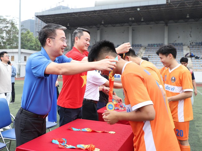 Đ&ocirc;ng Mỹ FC v&ocirc; địch giải b&oacute;ng đ&aacute; Thanh ni&ecirc;n Việt Nam- Ảnh 2.