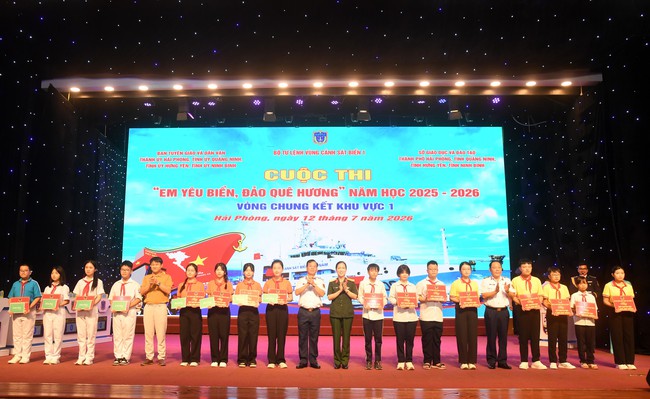 S&ocirc;i nổi v&ograve;ng thi cấp khu vực &ldquo;Em y&ecirc;u biển đảo qu&ecirc; hương&rdquo;
tại th&agrave;nh phố Hải Ph&ograve;ng

- Ảnh 3.
