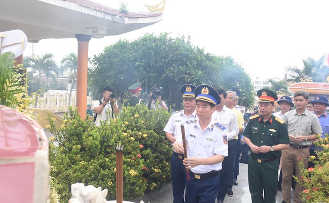 Cảnh s&aacute;t biển Việt Nam triển khai nhiều hoạt động &yacute; nghĩa tại đặc khu L&yacute; Sơn- Ảnh 6.