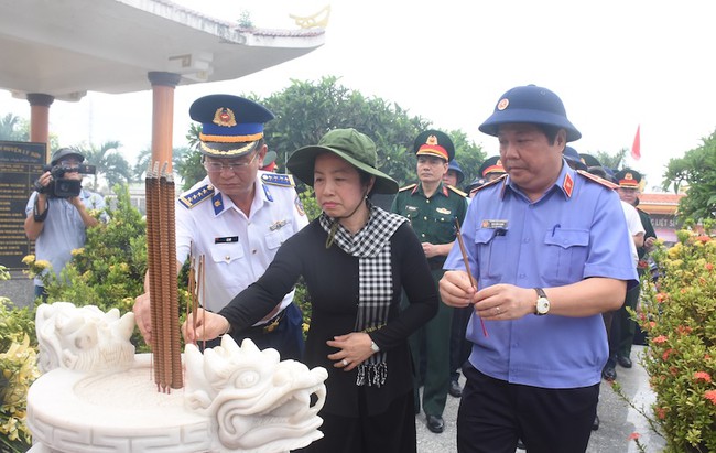 Cảnh s&aacute;t biển Việt Nam triển khai nhiều hoạt động &yacute; nghĩa tại đặc khu L&yacute; Sơn- Ảnh 7.