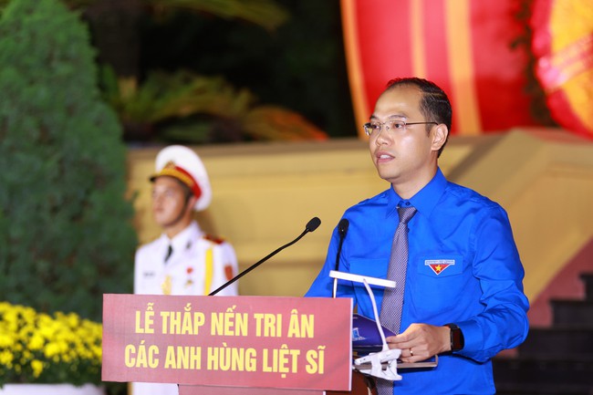 H&agrave; Nội: Lễ Thắp nến tri &acirc;n c&aacute;c Anh h&ugrave;ng liệt sĩ nh&acirc;n kỷ niệm 79 năm Ng&agrave;y Thương binh - Liệt sĩ 27/7- Ảnh 1.