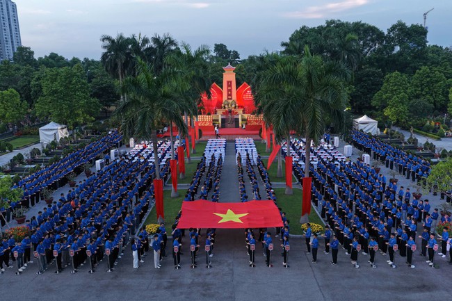 H&agrave; Nội: Lễ Thắp nến tri &acirc;n c&aacute;c Anh h&ugrave;ng liệt sĩ nh&acirc;n kỷ niệm 79 năm Ng&agrave;y Thương binh - Liệt sĩ 27/7- Ảnh 4.