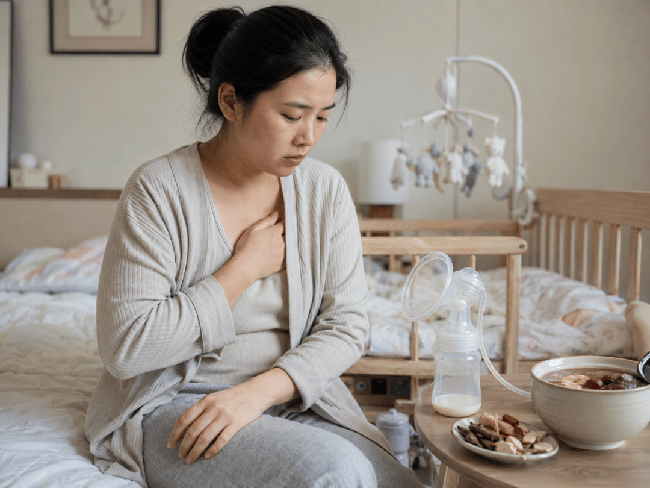 V&igrave; sao nhiều mẹ ngực l&uacute;c n&agrave;o cũng căng tức nhưng vẫn kh&ocirc;ng c&oacute; nhiều sữa cho con b&uacute;?- Ảnh 1.