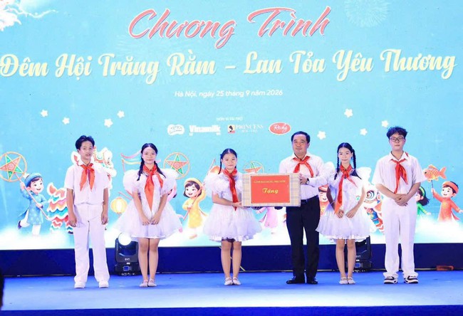 Thiếu nhi Thủ đ&ocirc; vui Tết Trung thu tại chương tr&igrave;nh "Vui hội trăng rằm - lần tỏa y&ecirc;u thương "- Ảnh 1.