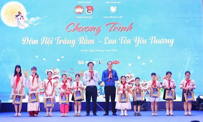 Thiếu nhi Thủ đ&ocirc; vui Tết Trung thu tại chương tr&igrave;nh "Vui hội trăng rằm - lần tỏa y&ecirc;u thương "- Ảnh 3.