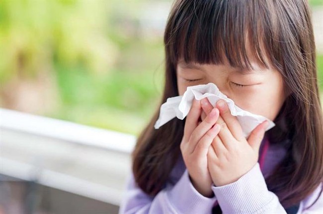 V&igrave; sao trẻ hay bị sổ mũi khi thời tiết thay đổi?- Ảnh 1.