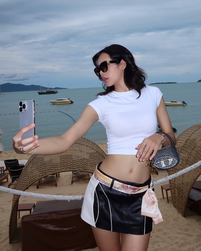 Lisa dạo gần đây đẹp đỉnh cao về cả nhan sắc lẫn phong cách, ngắm mãi không chán- Ảnh 7. Lisa dạo gần đây đẹp đỉnh cao về cả nhan sắc lẫn phong cách, ngắm mãi không chán- Ảnh 7.