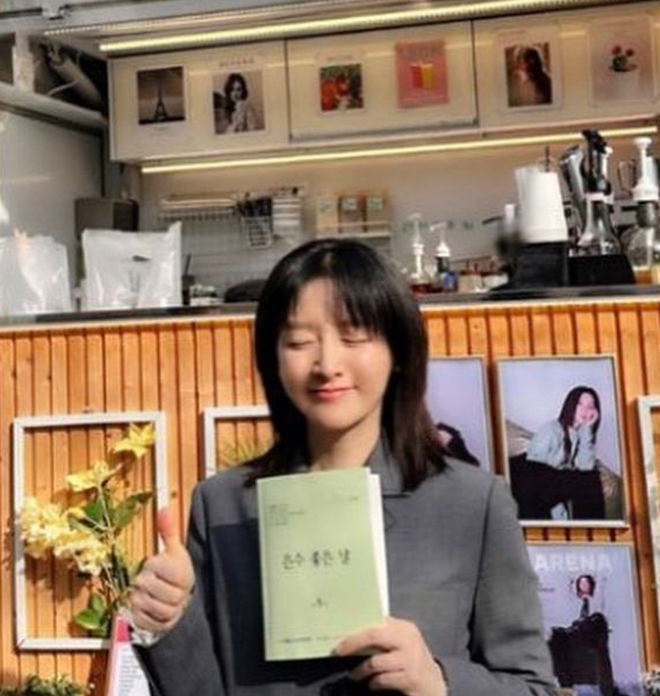 Lee Young Ae gây bão với ngoại hình trẻ trung ở tuổi U60, không hổ danh là tượng đài nhan sắc xứ Hàn- Ảnh 1. Lee Young Ae gây bão với ngoại hình trẻ trung ở tuổi U60, không hổ danh là tượng đài nhan sắc xứ Hàn- Ảnh 1.