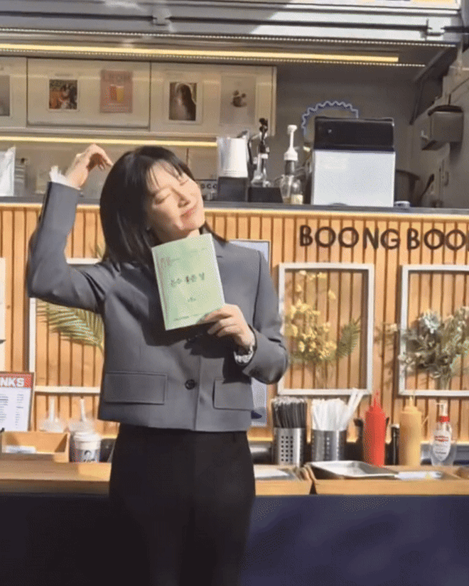 Lee Young Ae gây bão với ngoại hình trẻ trung ở tuổi U60, không hổ danh là tượng đài nhan sắc xứ Hàn- Ảnh 2. Lee Young Ae gây bão với ngoại hình trẻ trung ở tuổi U60, không hổ danh là tượng đài nhan sắc xứ Hàn- Ảnh 2.