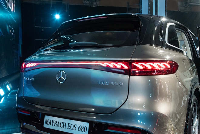 Mercedes-Maybach EQS 680 vừa ra mắt Việt Nam đã có khách chốt luôn tại sự kiện: Giá 7,61 tỷ, 3 màn hình, mạnh gần 660 mã lực, chạy 611km/sạc- Ảnh 7. Mercedes-Maybach EQS 680 vừa ra mắt Việt Nam đã có khách chốt luôn tại sự kiện: Giá 7,61 tỷ, 3 màn hình, mạnh gần 660 mã lực, chạy 611km/sạc- Ảnh 7.