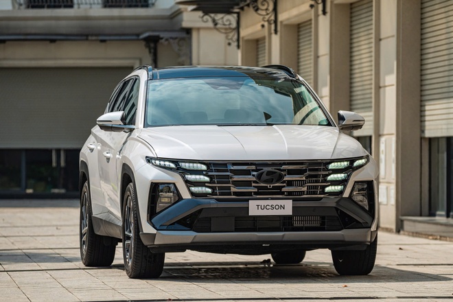Cùng giá 979 triệu đồng, chọn Tucson 1.6 Turbo hay CX-5 2.5 Signature Exclusive và đây là bảng so sánh chi tiết- Ảnh 3. Cùng giá 979 triệu đồng, chọn Tucson 1.6 Turbo hay CX-5 2.5 Signature Exclusive và đây là bảng so sánh chi tiết- Ảnh 3.