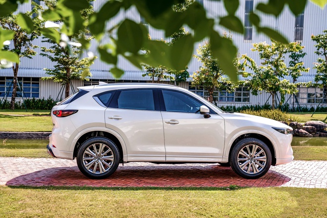 Cùng giá 979 triệu đồng, chọn Tucson 1.6 Turbo hay CX-5 2.5 Signature Exclusive và đây là bảng so sánh chi tiết- Ảnh 10. Cùng giá 979 triệu đồng, chọn Tucson 1.6 Turbo hay CX-5 2.5 Signature Exclusive và đây là bảng so sánh chi tiết- Ảnh 10.