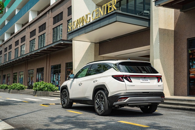 Cùng giá 979 triệu đồng, chọn Tucson 1.6 Turbo hay CX-5 2.5 Signature Exclusive và đây là bảng so sánh chi tiết- Ảnh 11. Cùng giá 979 triệu đồng, chọn Tucson 1.6 Turbo hay CX-5 2.5 Signature Exclusive và đây là bảng so sánh chi tiết- Ảnh 11.