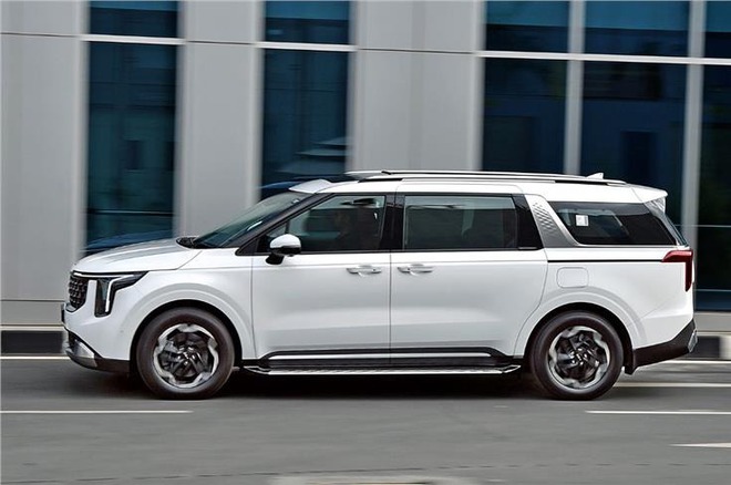 Kia Carnival siêu ‘hot’ tại nước này: Đắt gấp 3 Innova nhưng vẫn ‘cháy’ hàng, khách chờ 1 năm chưa có xe- Ảnh 3.