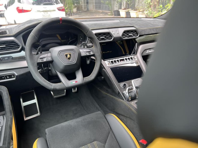Lamborghini Urus Performante từng của vợ chồng Đoàn Di Băng được rao bán: Xe mới chạy 3.000 km, rẻ hơn mua mới 3 tỷ đồng- Ảnh 8.
