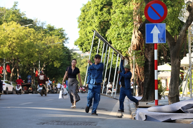 Hà Nội: Nhiều công trình tiêu biểu được tái hiện lại trên phố đi bộ Hồ Gươm- Ảnh 5.