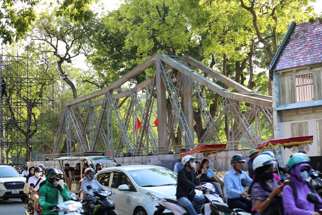 Hà Nội: Nhiều công trình tiêu biểu được tái hiện lại trên phố đi bộ Hồ Gươm- Ảnh 10.