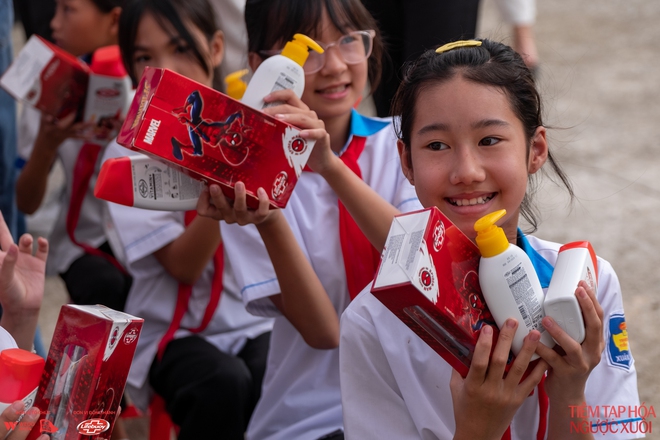 Trường Tiểu học Xuân Vân một buổi chiều đầu tuần: Kho hàng Ngược - Xuôi "gõ cửa", tấp nập niềm vui- Ảnh 19.