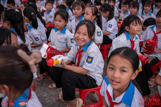 Chùm ảnh: Những nụ cười rạng rỡ của thầy và trò tại trường Tiểu học Xuân Vân- Ảnh 14.