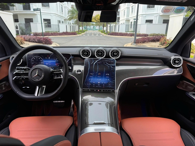 Nữ diễn viên phim giờ vàng VTV tậu Mercedes-Benz GLC 300 giá gần 2,8 tỷ đồng, CĐM đổ xô vào xin vía- Ảnh 13. Nữ diễn viên phim giờ vàng VTV tậu Mercedes-Benz GLC 300 giá gần 2,8 tỷ đồng, CĐM đổ xô vào xin vía- Ảnh 13.
