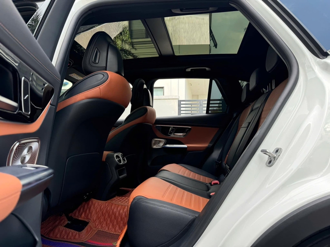 Nữ diễn viên phim giờ vàng VTV tậu Mercedes-Benz GLC 300 giá gần 2,8 tỷ đồng, CĐM đổ xô vào xin vía- Ảnh 15. Nữ diễn viên phim giờ vàng VTV tậu Mercedes-Benz GLC 300 giá gần 2,8 tỷ đồng, CĐM đổ xô vào xin vía- Ảnh 15.