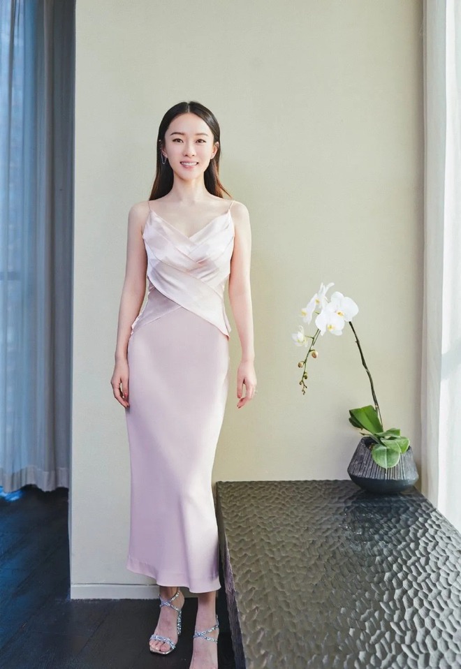 Tiên nữ thích mặc hở giờ hóa phú bà sống trong biệt thự 20.000m2, nuôi chó 21 tỷ- Ảnh 21. Tiên nữ thích mặc hở giờ hóa phú bà sống trong biệt thự 20.000m2, nuôi chó 21 tỷ- Ảnh 21.