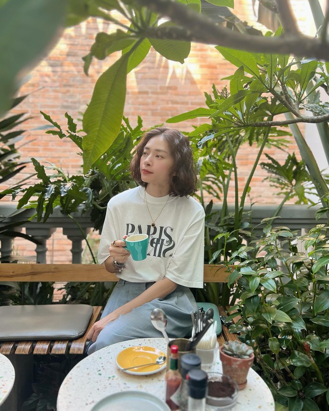 Nữ diễn viên Việt trẻ hơn nhiều so với tuổi 45, style năng động mà vẫn sang- Ảnh 5. Nữ diễn viên Việt trẻ hơn nhiều so với tuổi 45, style năng động mà vẫn sang- Ảnh 5.