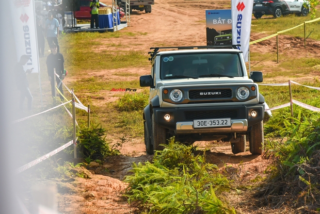 Trải nghiệm nhanh Suzuki Jimny trên đường off-road: Động cơ đủ dùng, hệ thống treo phải đặt đúng cung đường mới biết là 'ngon'- Ảnh 3.