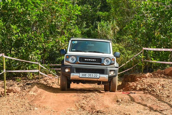 Trải nghiệm nhanh Suzuki Jimny trên đường off-road: Động cơ đủ dùng, hệ thống treo phải đặt đúng cung đường mới biết là 'ngon'- Ảnh 16.