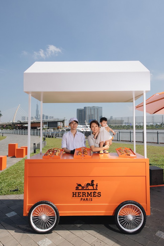 Kiosk Le Monde d'Hermès - sạp báo xa xỉ mang tính biểu tượng của Paris cập bến Sài Gòn, sao Việt nô nức kéo tới check-in - Ảnh 20.