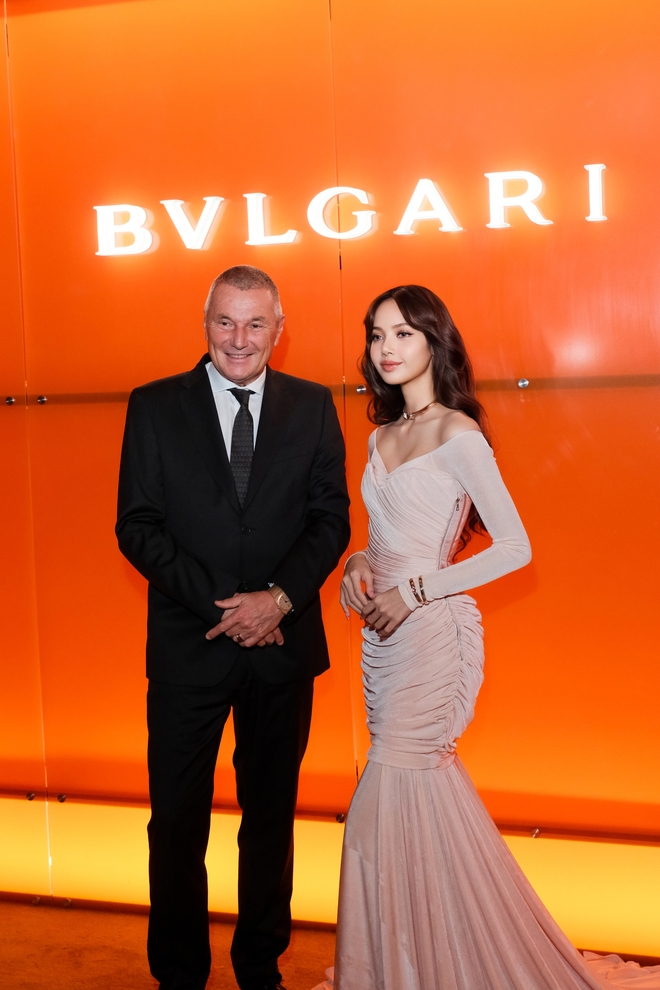 lisa-dai-dien-bvlgari-17329419870241552567273.jpg