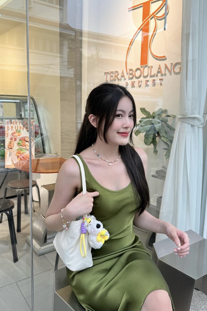 Style đời thường của bạn gái HIEUTHUHAI gói gọn trong 1 chữ: Điệu!- Ảnh 4.