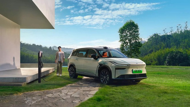Toyota bZ3X ra mắt: Giá quy đổi chỉ từ 350 triệu đồng, chạy tới 620km/sạc, màn gần 15inch, camera, cảm biến 'dát' đầy quanh xe- Ảnh 5. Toyota bZ3X ra mắt: Giá quy đổi chỉ từ 350 triệu đồng, chạy tới 620km/sạc, màn gần 15inch, camera, cảm biến 'dát' đầy quanh xe- Ảnh 5.