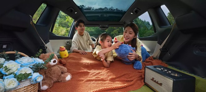 Toyota bZ3X ra mắt: Giá quy đổi chỉ từ 350 triệu đồng, chạy tới 620km/sạc, màn gần 15inch, camera, cảm biến 'dát' đầy quanh xe- Ảnh 10. Toyota bZ3X ra mắt: Giá quy đổi chỉ từ 350 triệu đồng, chạy tới 620km/sạc, màn gần 15inch, camera, cảm biến 'dát' đầy quanh xe- Ảnh 10.