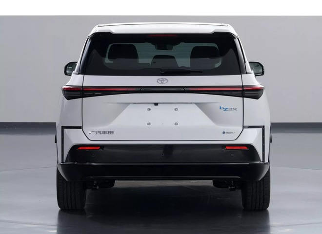 Toyota bZ3X ra mắt: Giá quy đổi chỉ từ 350 triệu đồng, chạy tới 620km/sạc, màn gần 15inch, camera, cảm biến 'dát' đầy quanh xe- Ảnh 8. Toyota bZ3X ra mắt: Giá quy đổi chỉ từ 350 triệu đồng, chạy tới 620km/sạc, màn gần 15inch, camera, cảm biến 'dát' đầy quanh xe- Ảnh 8.