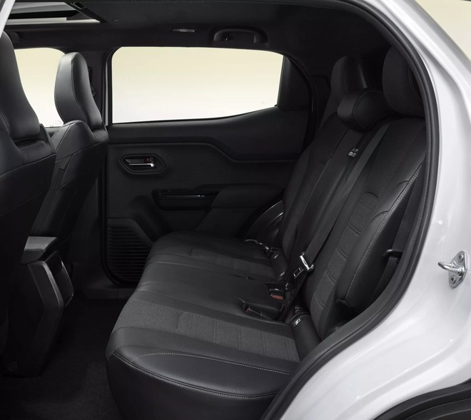 Toyota Urban Cruiser ra mắt: ‘Ruột’ Suzuki Vitara, nhiều công nghệ xịn, có AWD- Ảnh 12. Toyota Urban Cruiser ra mắt: ‘Ruột’ Suzuki Vitara, nhiều công nghệ xịn, có AWD- Ảnh 12.