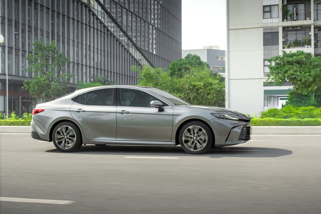Chênh 99 triệu đồng, chọn Toyota Camry bản tiêu chuẩn nhiều tiện ích và an toàn hơn hay Honda Accord động cơ mạnh hơn- Ảnh 7. Chênh 99 triệu đồng, chọn Toyota Camry bản tiêu chuẩn nhiều tiện ích và an toàn hơn hay Honda Accord động cơ mạnh hơn- Ảnh 7.
