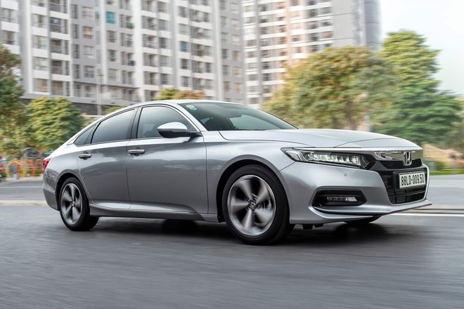 Chênh 99 triệu đồng, chọn Toyota Camry bản tiêu chuẩn nhiều tiện ích và an toàn hơn hay Honda Accord động cơ mạnh hơn- Ảnh 8. Chênh 99 triệu đồng, chọn Toyota Camry bản tiêu chuẩn nhiều tiện ích và an toàn hơn hay Honda Accord động cơ mạnh hơn- Ảnh 8.