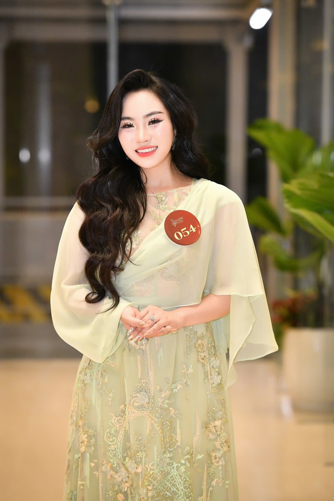 Chân dung cô gái 20 tuổi giành giải Nhất "Tiếng hát Hà Nội 2024"- Ảnh 9. Chân dung cô gái 20 tuổi giành giải Nhất "Tiếng hát Hà Nội 2024"- Ảnh 9.