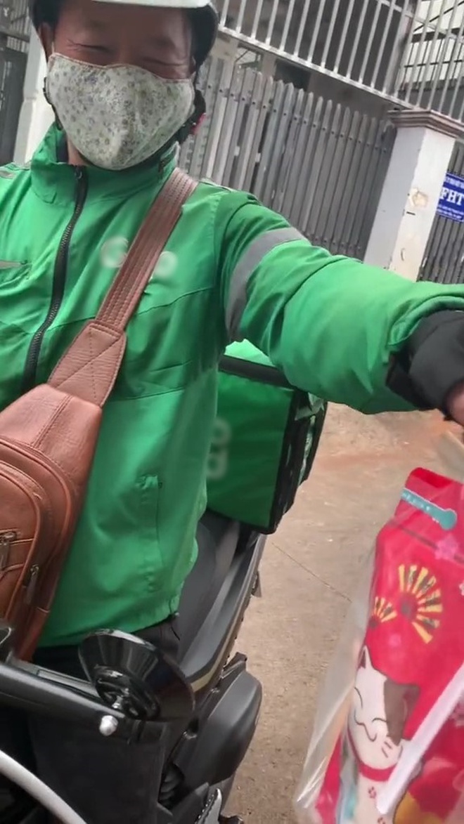 Câu chuyện viral "Cô gái đặt trà sữa, bất ngờ gặp shipper là bố mình": Gần 3 năm sau, người trong cuộc mới được "rửa tiếng oan"- Ảnh 3. Câu chuyện viral "Cô gái đặt trà sữa, bất ngờ gặp shipper là bố mình": Gần 3 năm sau, người trong cuộc mới được "rửa tiếng oan"- Ảnh 3.