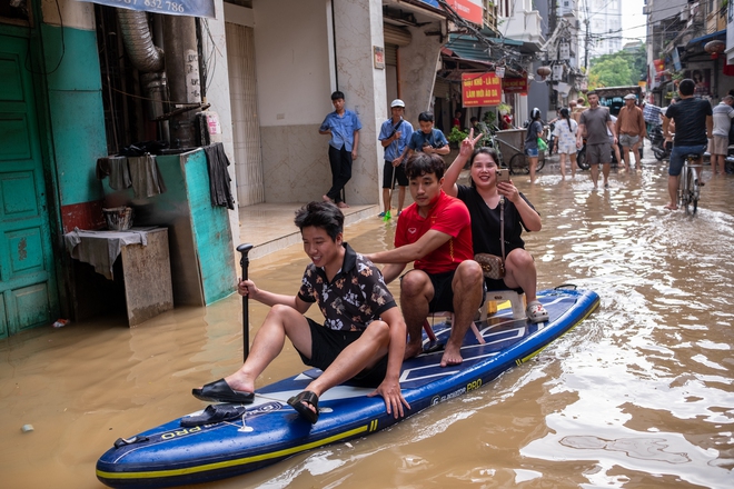 Hà Nội: Cuộc sống của người dân Phúc Tân sau 1 ngày chạy lũ- Ảnh 13.