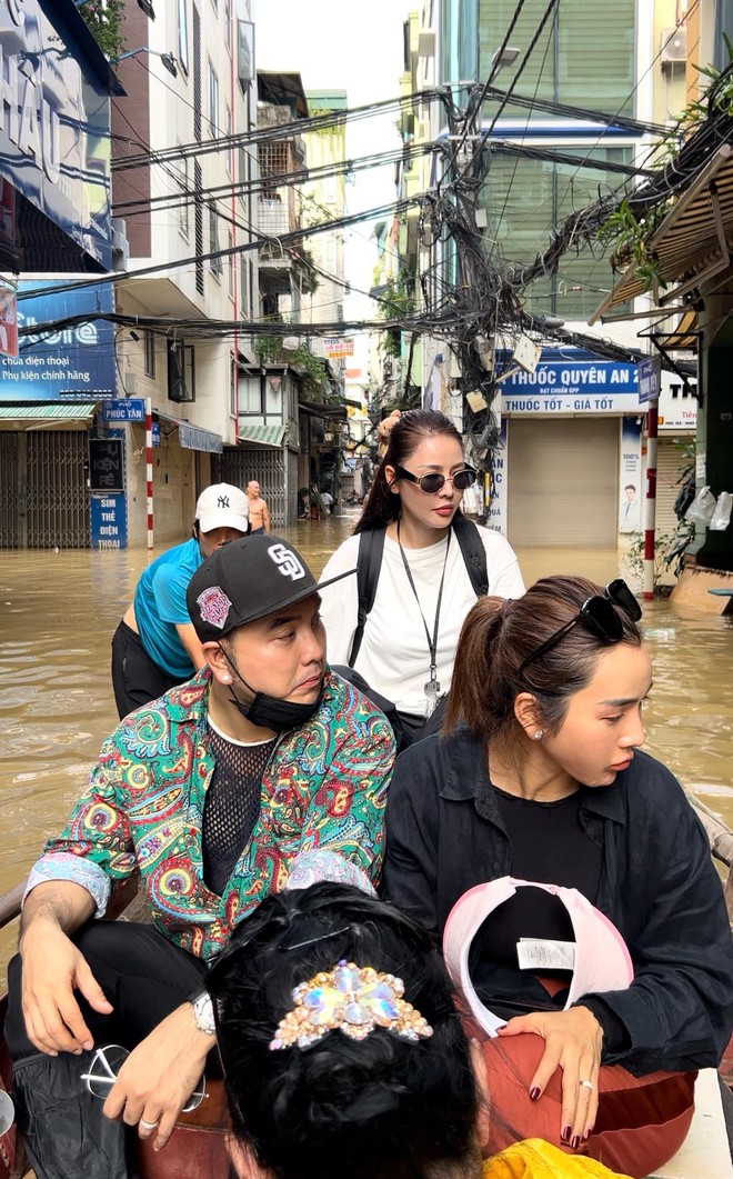 Tạm gác ồn ào từ thiện ở giữa trung tâm thành phố Hà Nội, vợ chồng ca sĩ Ưng Hoàng Phúc có cuộc sống hiện tại ra sao?- Ảnh 2.