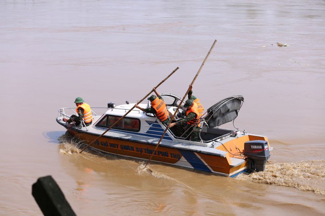 Vụ sập cầu Phong Châu: Tiếp tục tìm kiếm các nạn nhân mất tích- Ảnh 6.