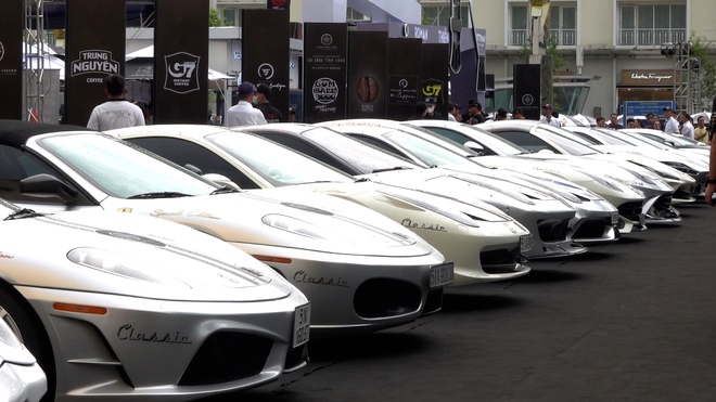 Loạt siêu xe triệu USD đẳng cấp lần đầu đến Việt Nam trong Gumball 3000 thu hút hàng ngàn người tham gia- Ảnh 13.