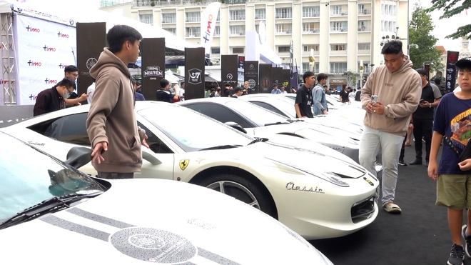 Loạt siêu xe triệu USD đẳng cấp lần đầu đến Việt Nam trong Gumball 3000 thu hút hàng ngàn người tham gia- Ảnh 14.