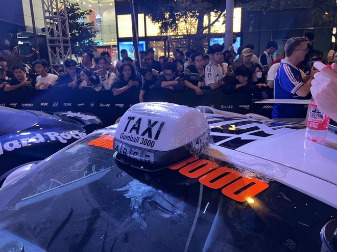 4 xe khủng hút view nhất Gumball 3000: Đính kim cương, có chiếc dùng băng dính cố định bodykit- Ảnh 14.