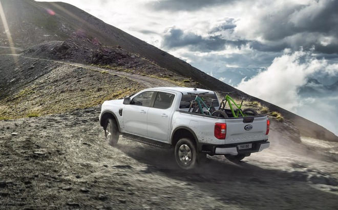 Ford Ranger PHEV ra mắt: Động cơ 275 mã lực mạnh hơn Raptor, chạy 45km không cần xăng, tiện nghi như Everest- Ảnh 9.