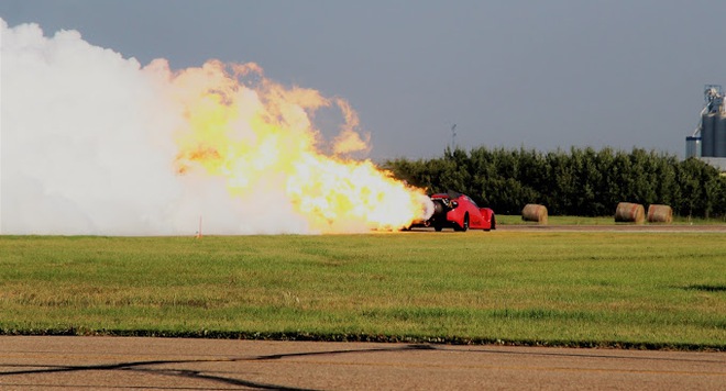 Insanity Jet Car: Chiếc xe được trang bị động cơ phản lực của Rolls-Royce, có thể đạt tốc độ lên tới hơn 643 km/h- Ảnh 5.